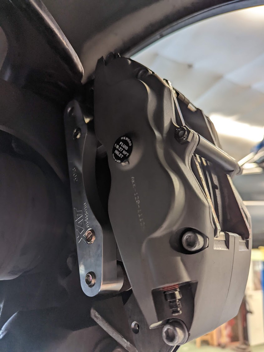ブリヤスKingページ。スタッズカスタム費用。 XAT Racing > XAT Wilwood Rear Brake Brackets Crown Chaser SC300